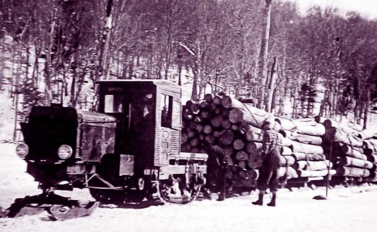 Lumber tractor with skis